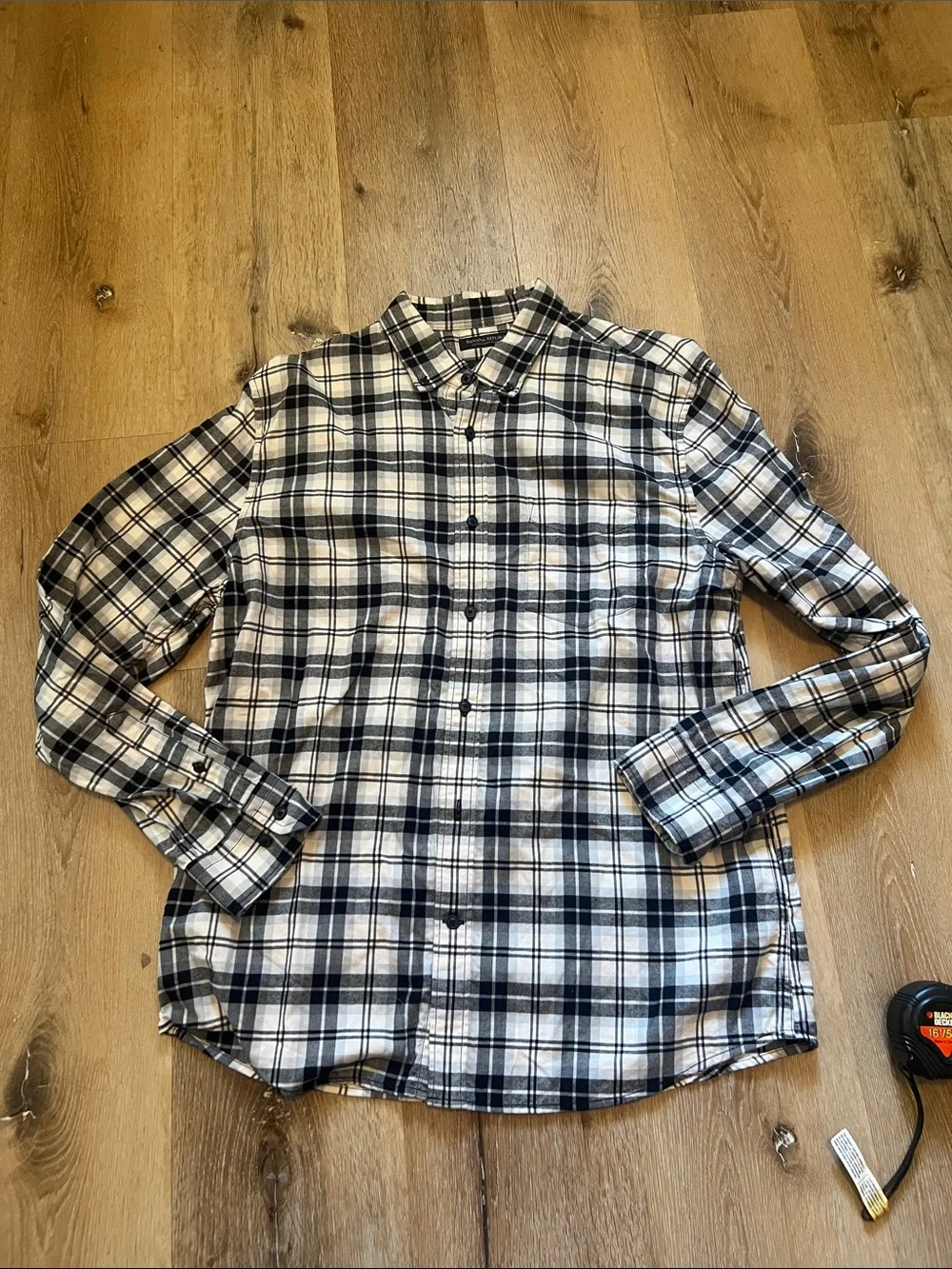 Banana Republic Ultra Soft Flannel Men's Black and White Plaid Button-Up Shirt L
